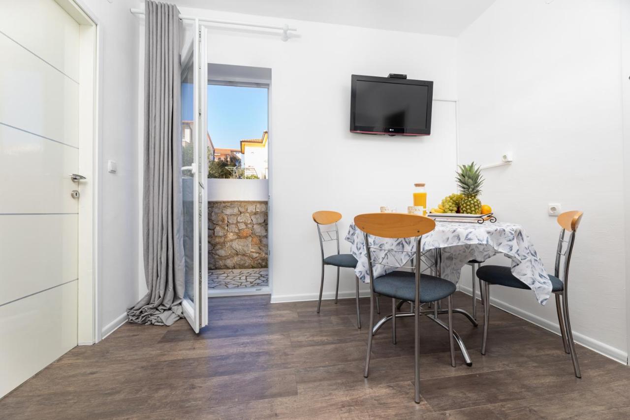 Apartments Aisa* Countryside Holiday Just 500M From The Beach! Krk Town Εξωτερικό φωτογραφία